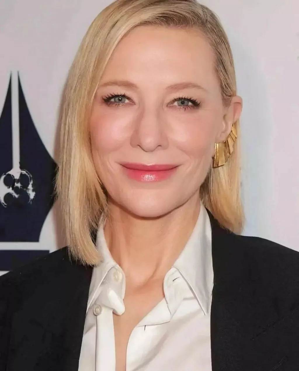 Cate Blanchett thường xuyên sử dụng vitamin. Cate Blanchett thường xuyên sử dụng vitamin.