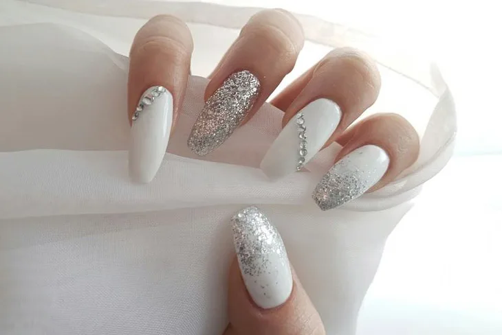 Mê mẫn với 10 kiểu móng tay đẹp cho ngày cưới 13
