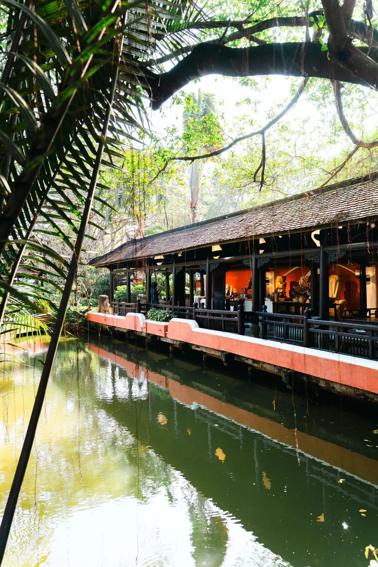 không gian yên bình, thơ mộng của nhà hàng Bến Thời Gian