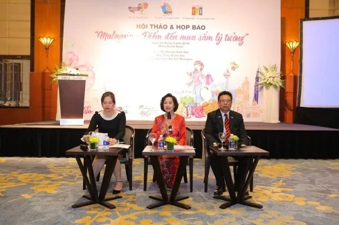 Phó Tổng Giám đốc Cục xúc tiến Du lịch Malaysia, bà Chong Yoke Har chủ trì buổi họp.