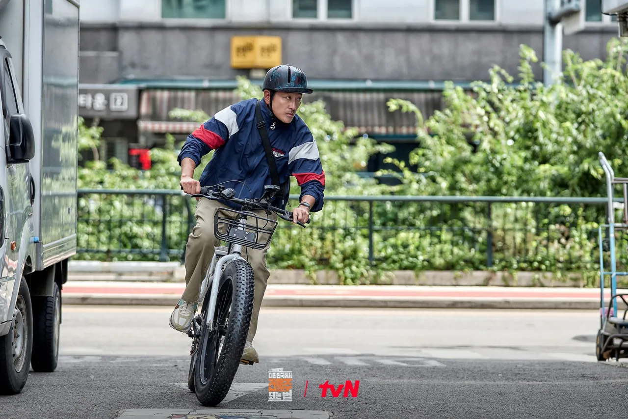diễn viên Ha Jung Woo thủ vai Ki Su Jong trong phim Mad Concrete Dreams