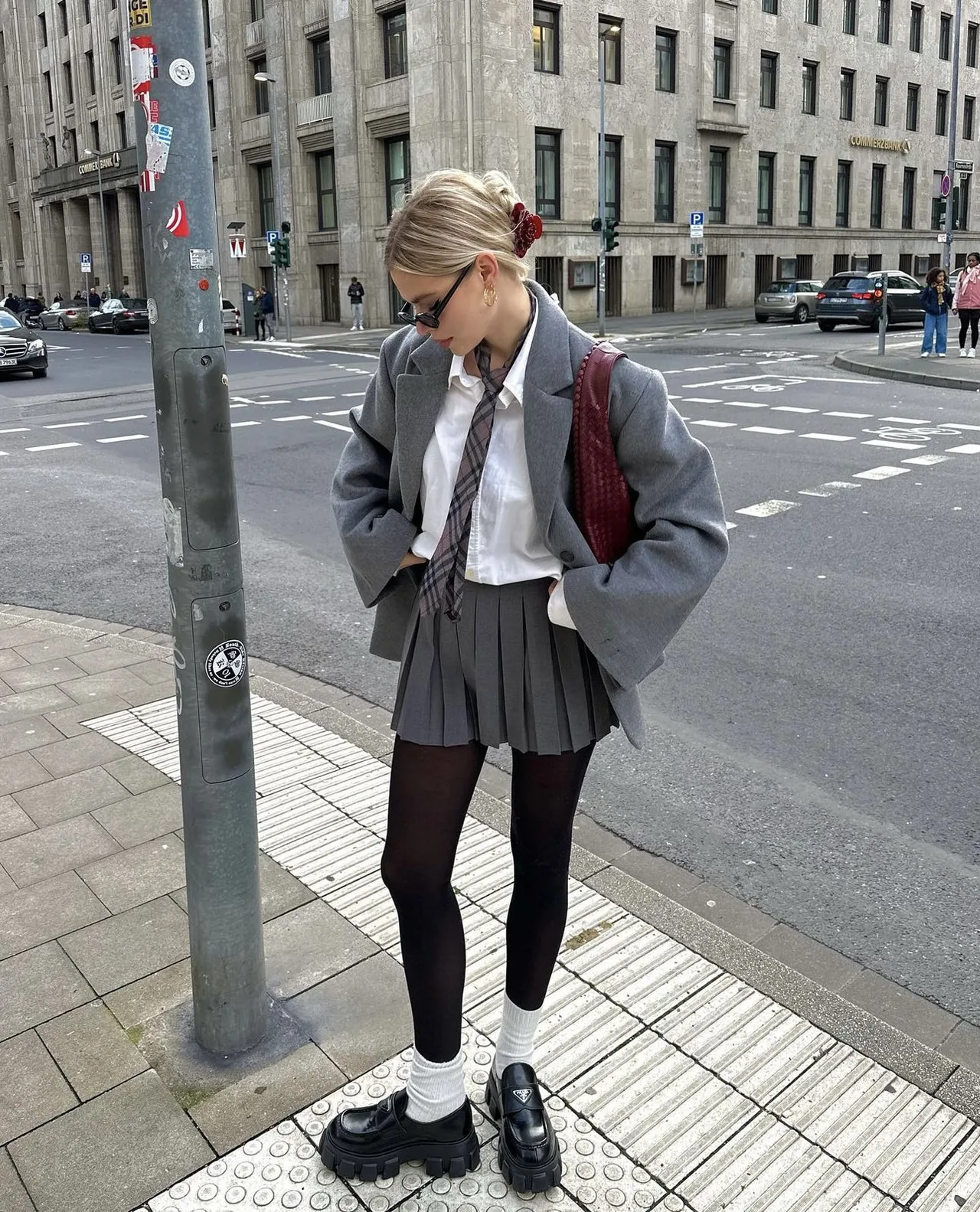 preppy style with tie cà vạt