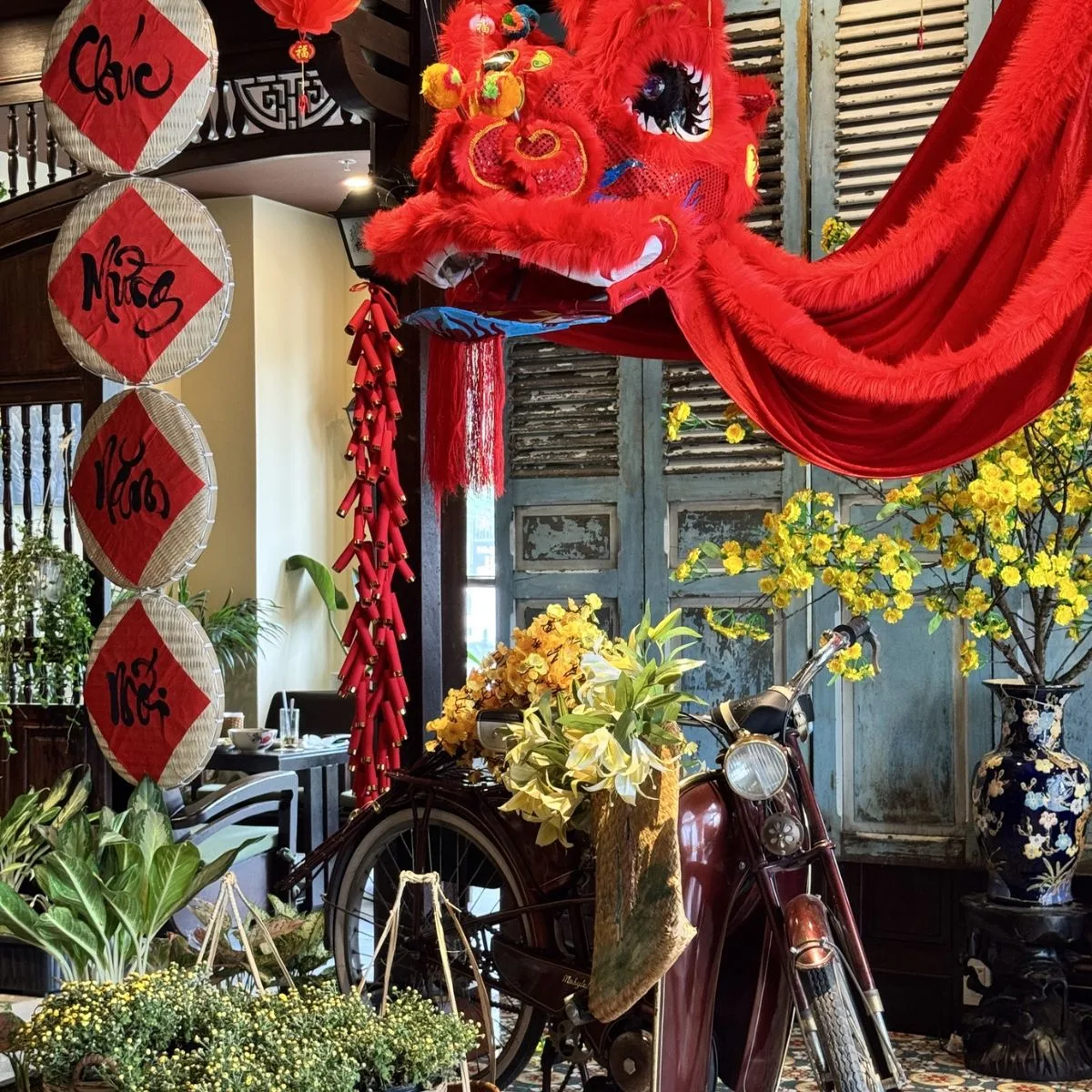 quán cà phê trang trí tết đẹp