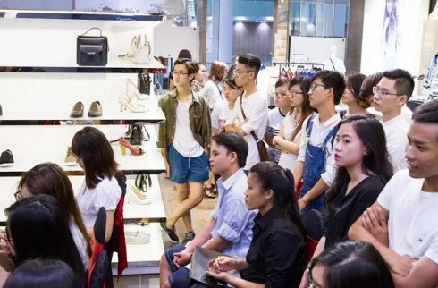 Sự chăm chú theo dõi của bạn đọc tạp chí ELLE trong buổi giao lưu