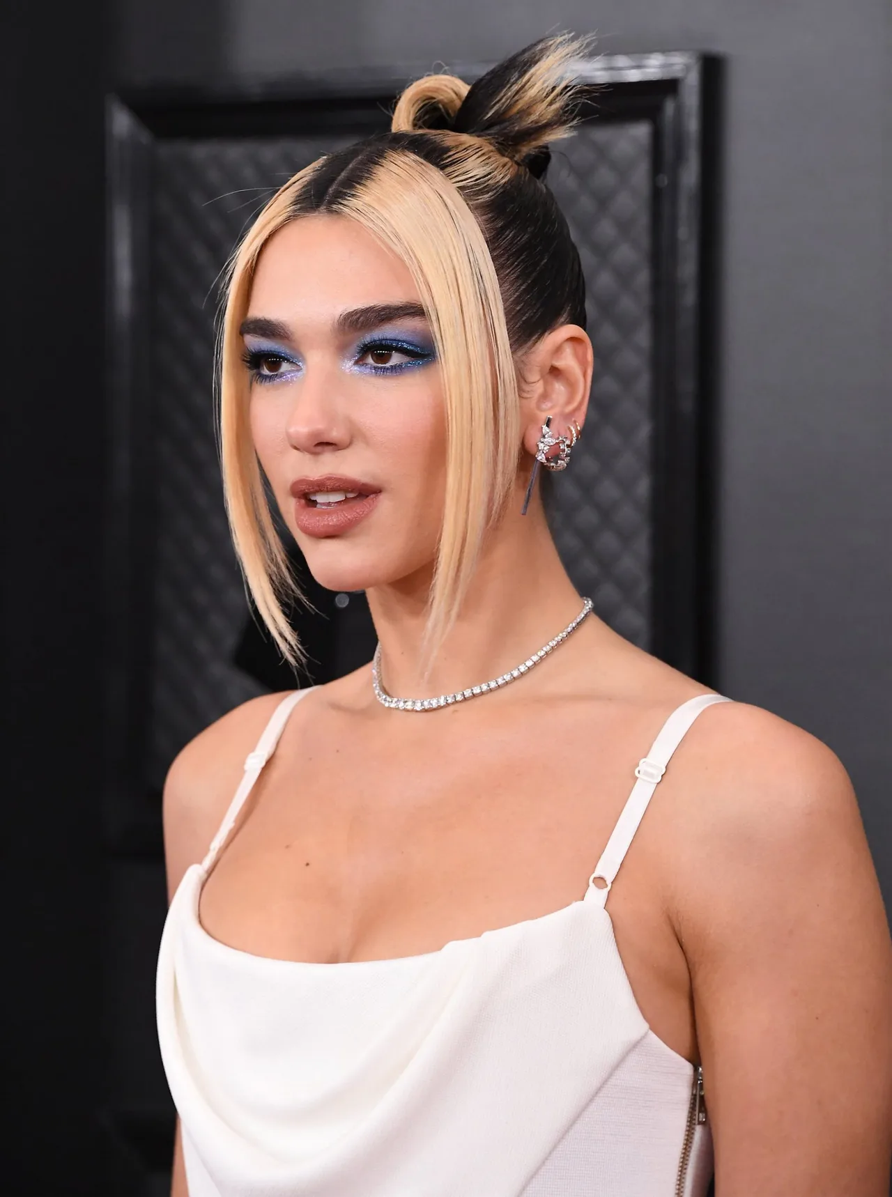 Dua Lipa chia sẻ bí quyết làm đẹp Dua Lipa chia sẻ bí quyết làm đẹp