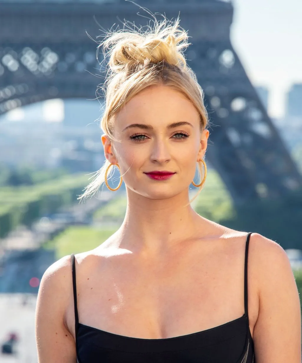 Sophie Turner tại Paris, Pháp, 2019. Sophie Turner tại Paris, Pháp, 2019.