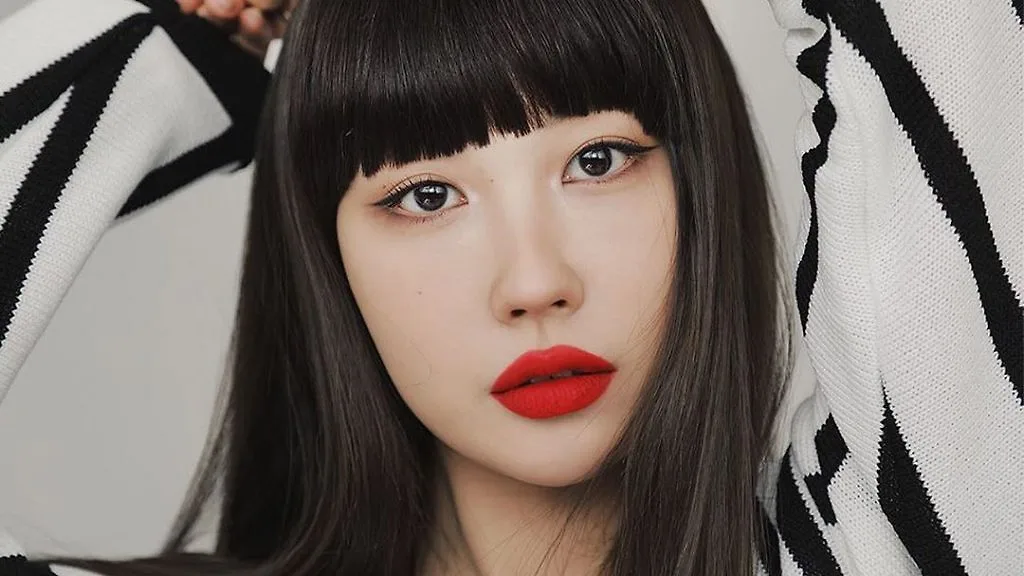 Son tint-Cô gái để mái ngố. Son tint-Cô gái để mái ngố.