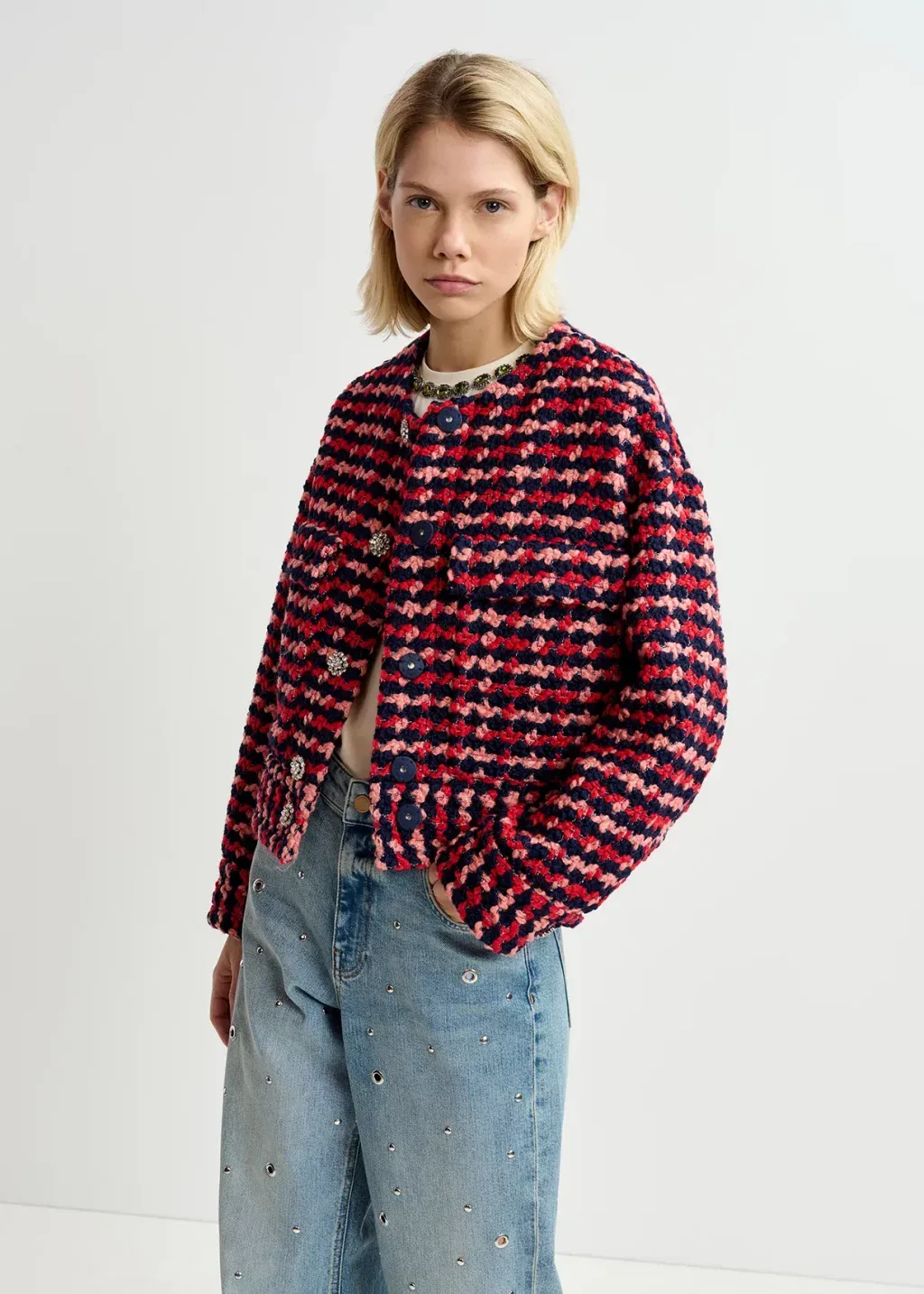 Tweed họa tiết nhỏ tạo điểm nhấn tinh tế cho mùa lạnh.