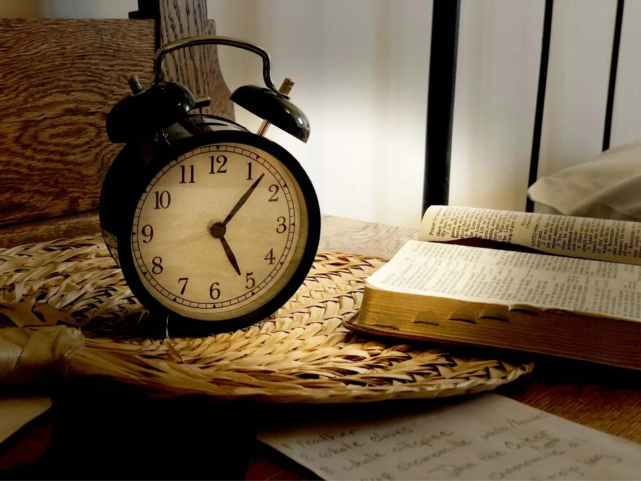 quà tặng 8/3 đồng hồ để bàn