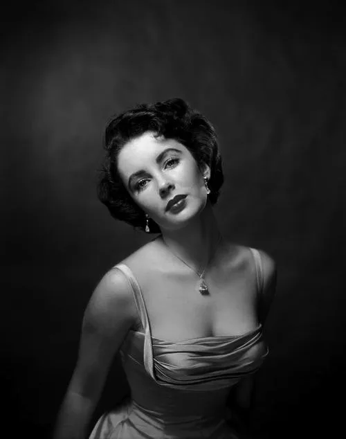 Elizabeth Taylor xinh đẹp tài năng