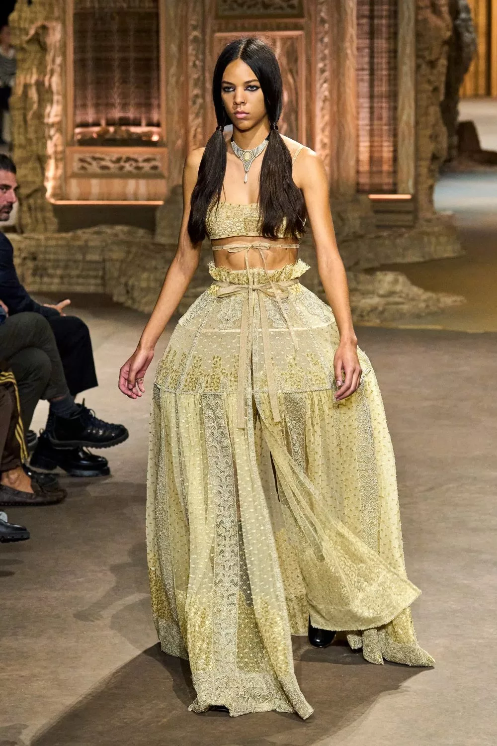 CD xuân hè 2023 look 84