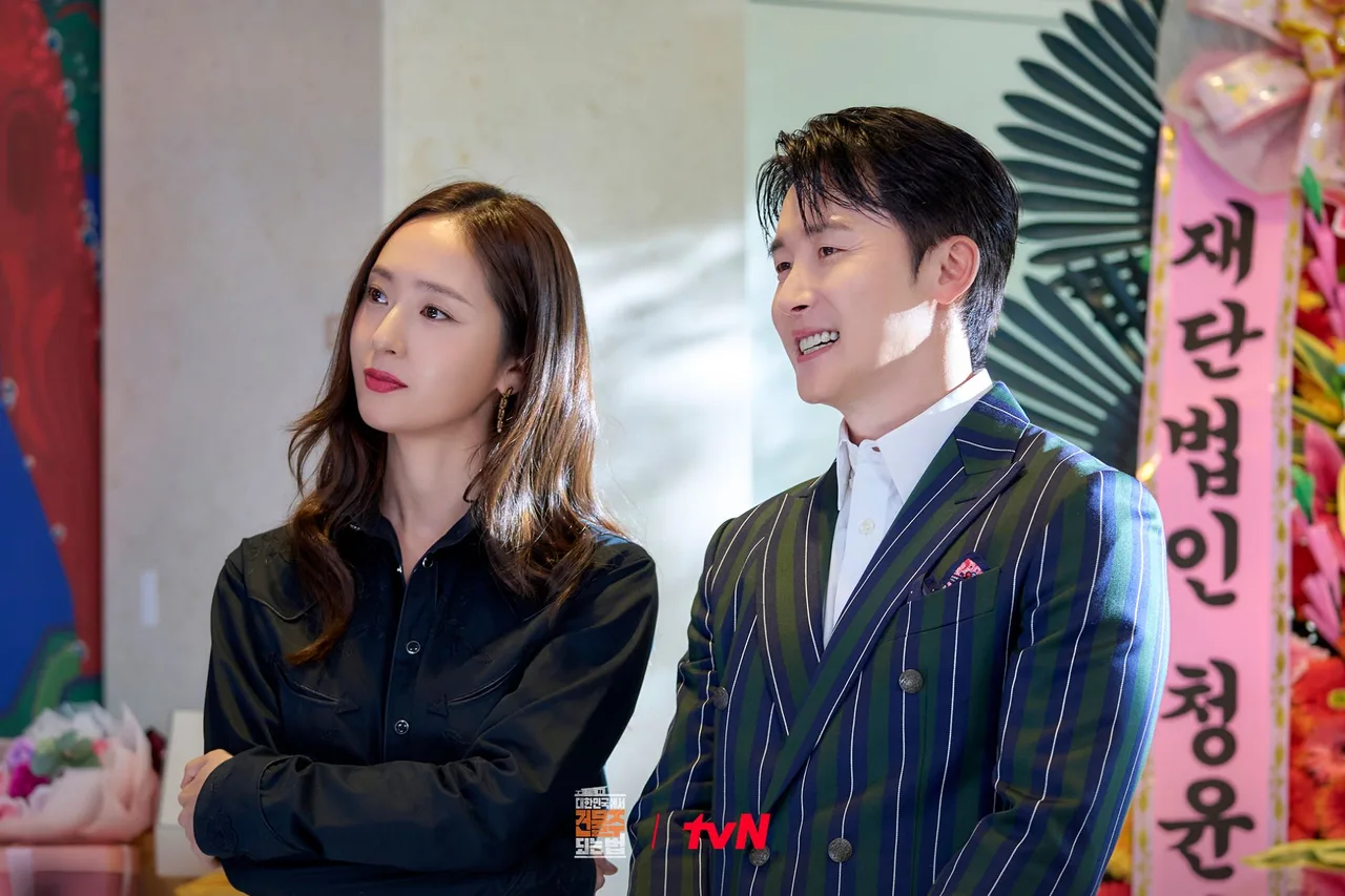 hai diễn viên Krysal Jung và Kim Jun Han trong phim Mad Concrete Dreams
