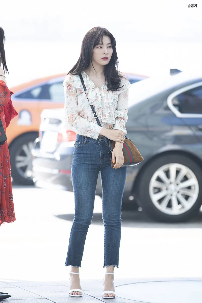 Phong cách thời trang Seulgi (Red Velvet): tắc kè hoa với những món đồ cơ bản