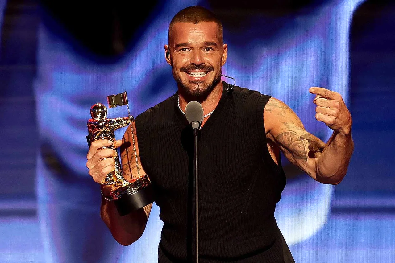 Ricky Martin nhận giải Latin Icon Award tại lễ trao giải vmas 2025
