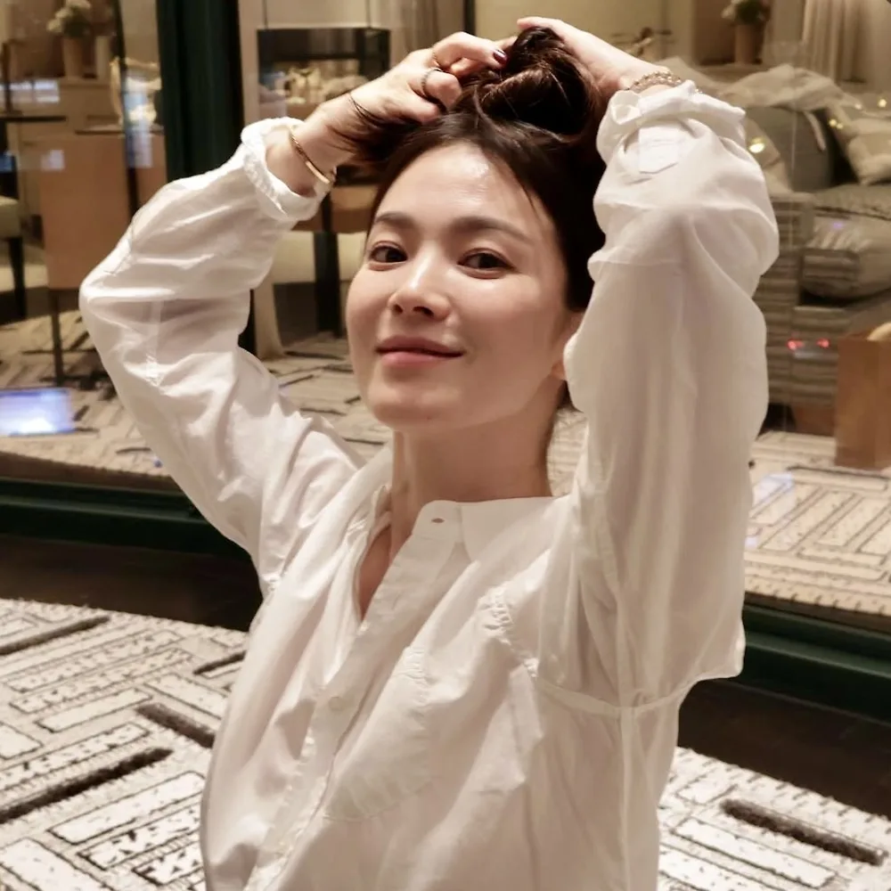 Song Hye Kyo với vẻ đẹp rạng ngời khi dùng sản phẩm chiết xuất nhân sâm.