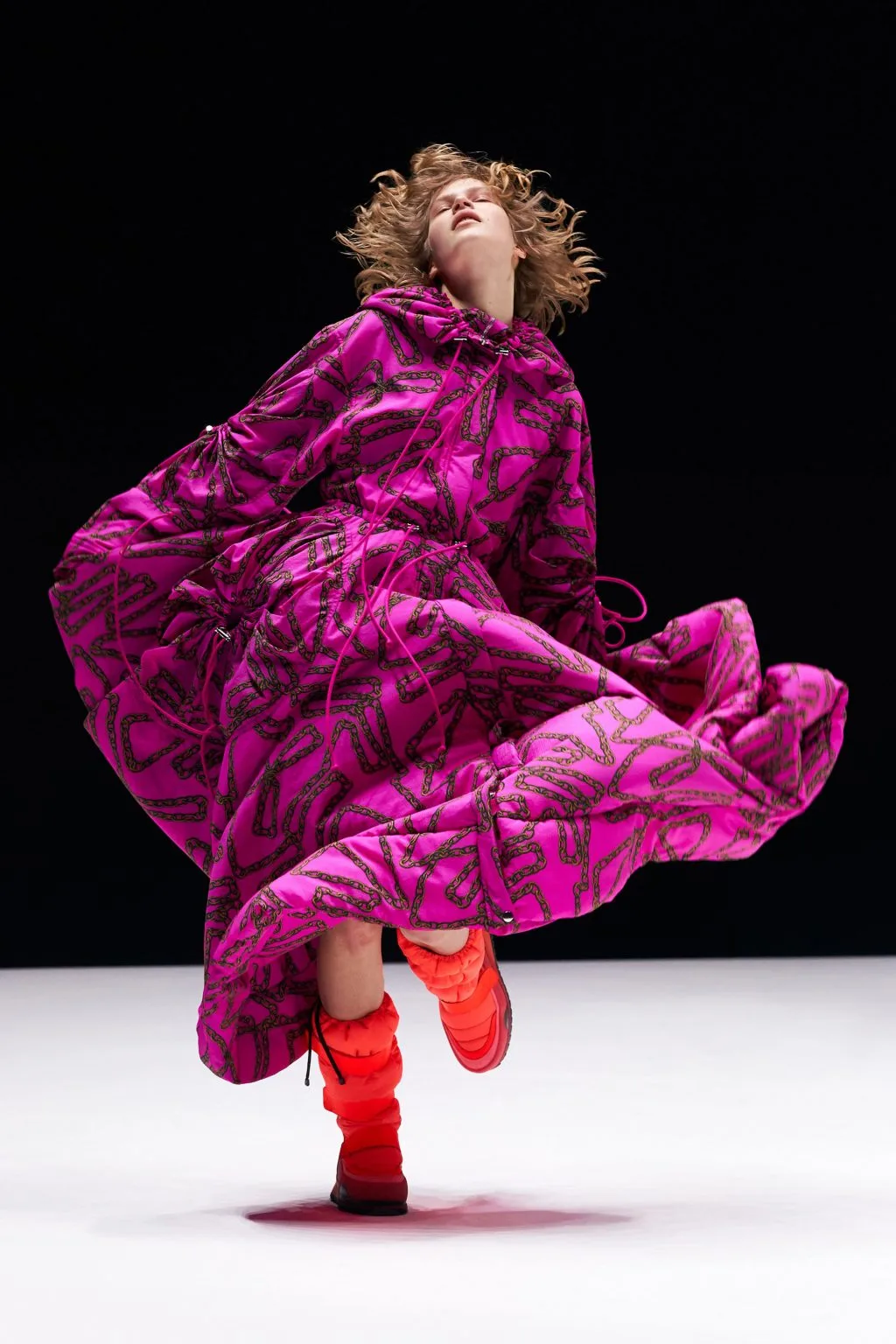 thời trang Kenzo vũ điệu sắc màu thời trang Kenzo vũ điệu sắc màu