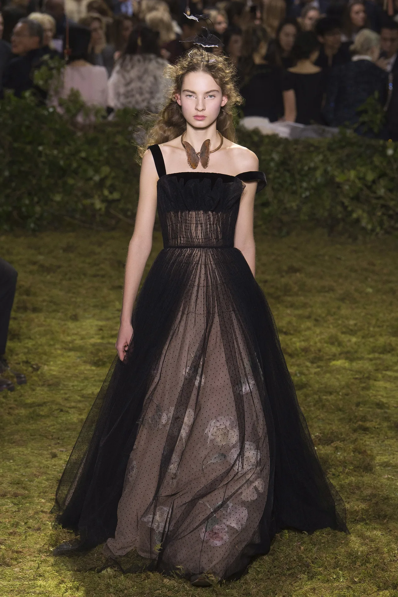 Những BST nổi bật tại tuần lễ Haute Couture Xuân-Hè 2017 - ELLE VN
