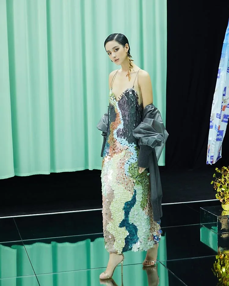 Fashionista Việt Khánh Linh trong một thiết kế của Công Trí