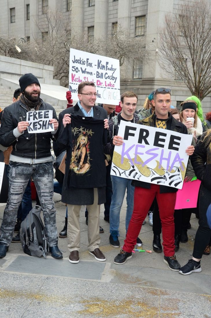 Kesha suy sup tại phiên tòa sau khi nghe phán quyết thua kiện Kesha suy sup tại phiên tòa sau khi nghe phán quyết thua kiện