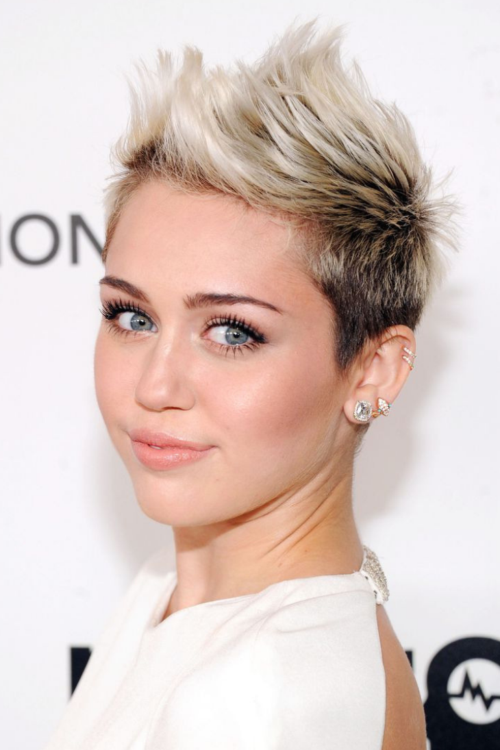 10 mái tóc và chuyện tình yêu của Miley Cyrus 10 mái tóc và chuyện tình yêu của Miley Cyrus