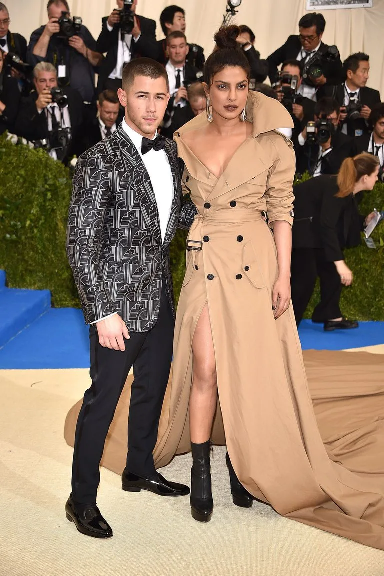 Cặp đôi Hollywood Priyanka 01 phong cách thời trang cặp đôi Hollywood Priyanka 01