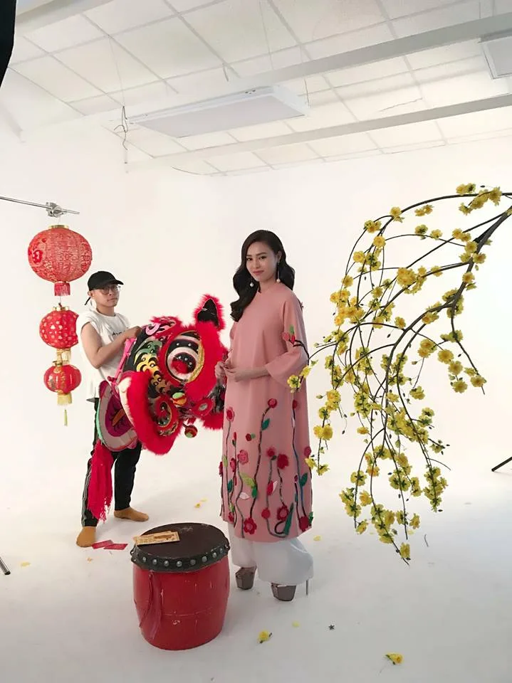 Dàn sao Việt hưởng ứng xu hướng áo dài theo từng dịp Tết truyền thống ra sao? Dàn sao Việt hưởng ứng xu hướng áo dài theo từng dịp Tết truyền thống ra sao?