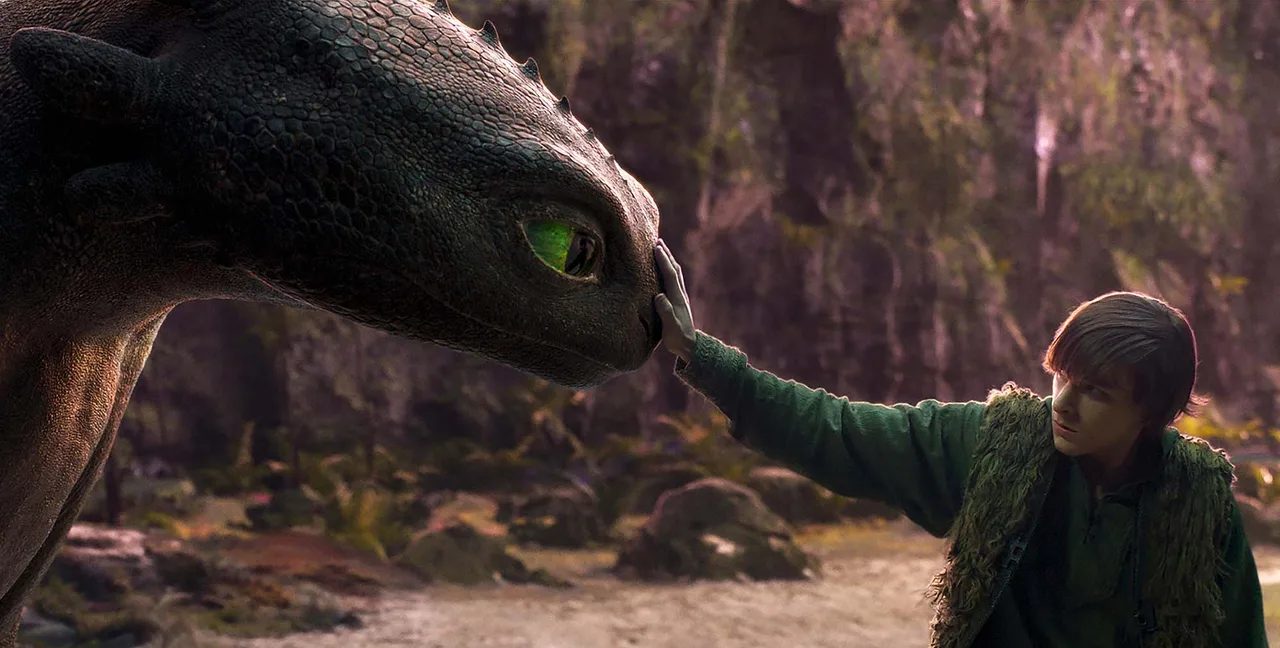 Mối quan hệ giữa Hiccup và Toothless trong how to train your dragon 2025 là một tình bạn vượt qua ranh giới giống loài.