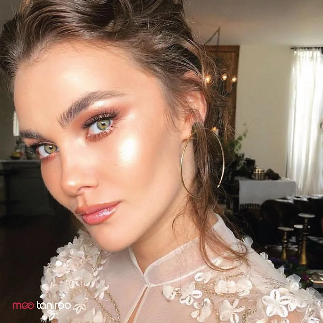 Kỹ thuật highlight nhiều lớp tạo nên hiệu ứng da căng mịn. Ảnh:@mootanroo. trang điểm highlight