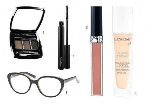 1.Phấn vẽ chân mày Chanel 2.Mascara M.A.C 3.Son nhũ Rouge Brillant Dior 4.Kem nền Lancôme 5.Mắt kính Marni