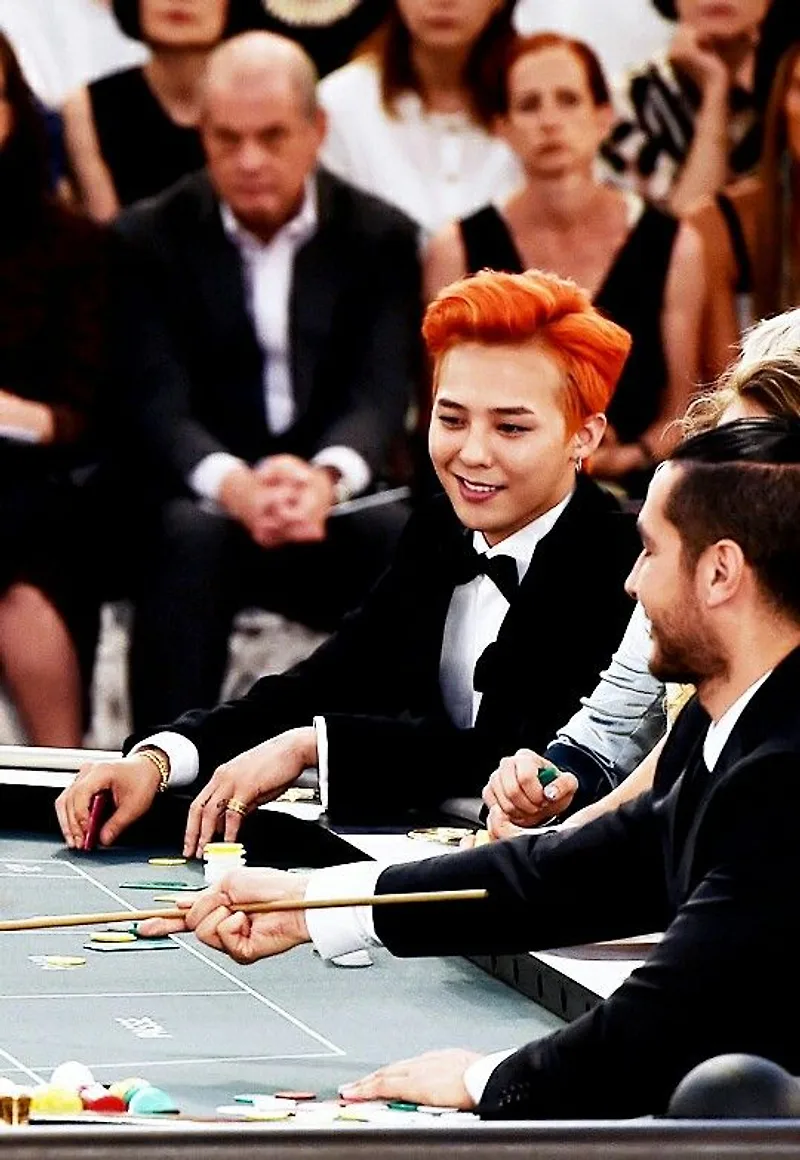đàn anh BLACKPINK dự show CHANEL Couture Thu Đông 2015