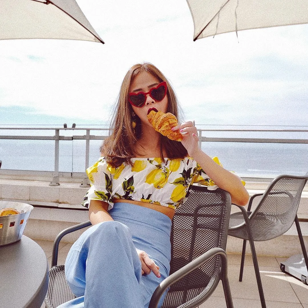 Bên cạnh đó, cô còn là nhà tư vấn thời trang của thương hiệu Topshop Thái Lan và sở hữu một bộ sưu tập của riêng mình mang tên “P’s Material”.
