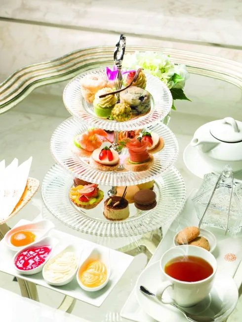Thưởng thức tiệc trà chiều thượng hạng tại A’telier Lounge.