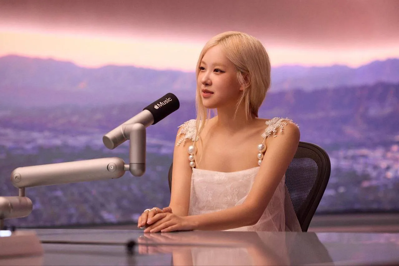 Rosé xuất hiện trong chương trình Zane Lowe Interview Series