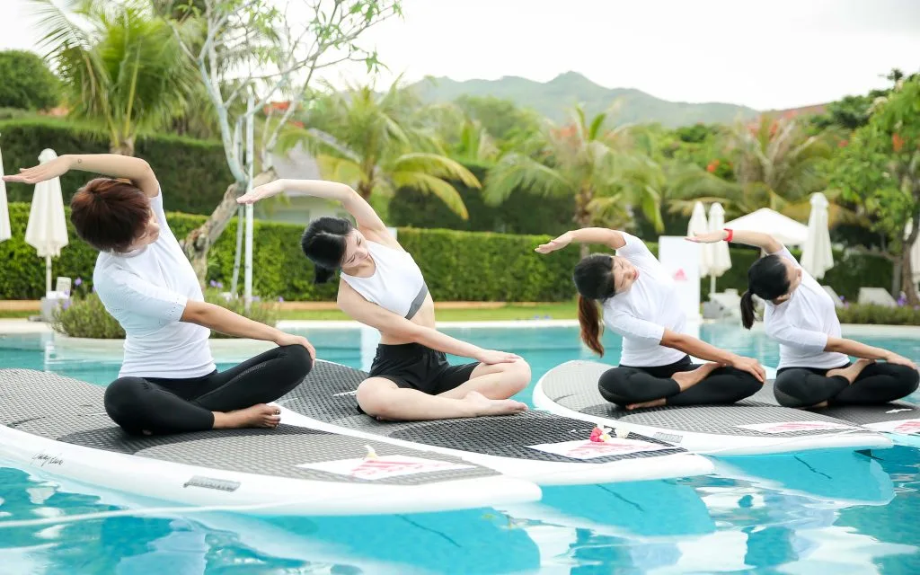 ADIDAS cùng hàng loạt gương mặt hot trổ tài chinh phục bộ môn Yoga trên nước mới lạ. ADIDAS cùng hàng loạt gương mặt hot trổ tài chinh phục bộ môn Yoga trên nước mới lạ.
