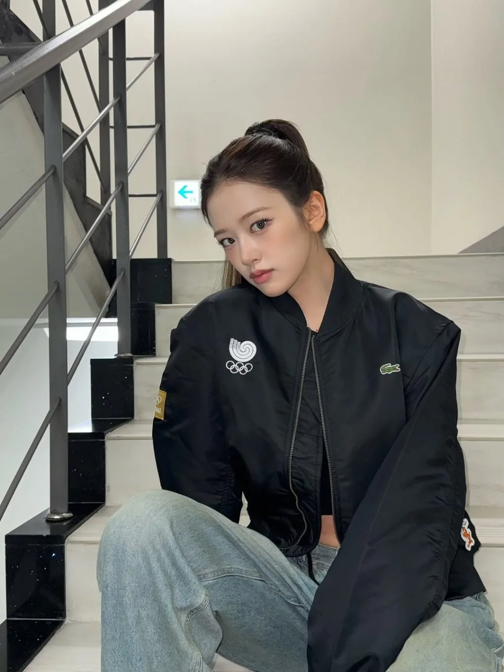 Mái tóc dài suôn thẳng An Yu Jin trong sân khấu K-pop