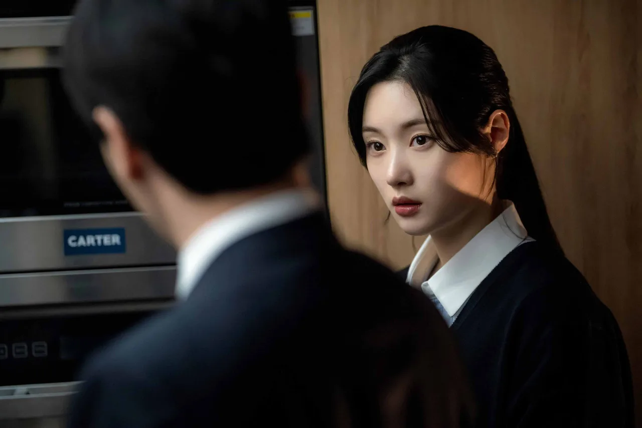 Jung Chae Yeon mang đến bất ngờ khi rời xa hình ảnh ngọt ngào trong các vai diễn trước trong beyond the bar