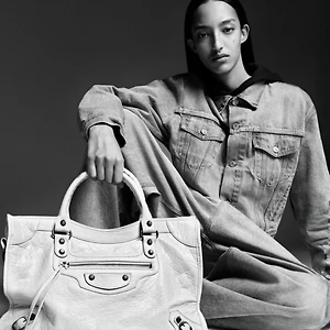Tạm biệt micro bag, kỷ nguyên túi xách cỡ lớn đã trở lại!