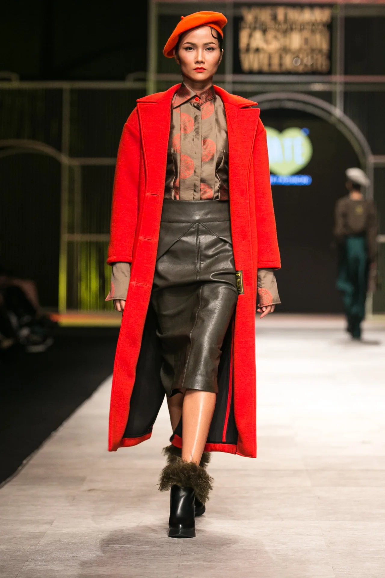 I HATE FASHION thả “Ký ức những mùa đông cũ kỹ” vào BST Thu-Đông 2016 tại VIFW - ELLE VN