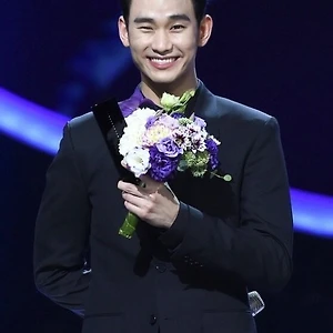 Kim Soo Hyun đoạt “cú đúp” tại Seoul International Drama Awards 2014