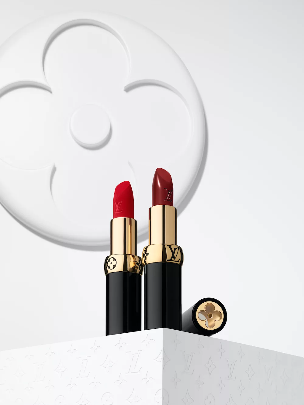 Hai thỏi son La Beauté Louis Vuitton tôn vinh bảng màu 55 sắc độ