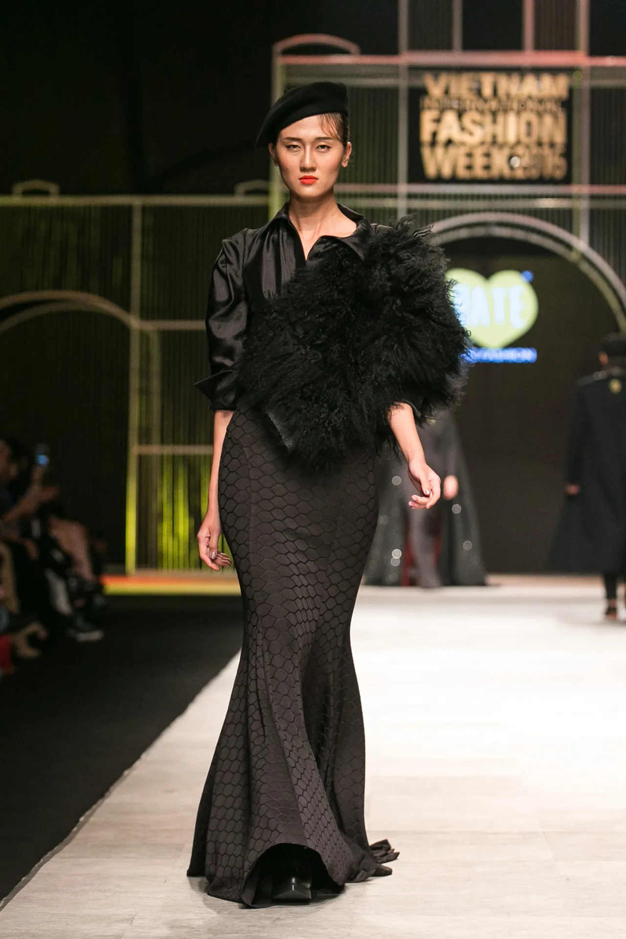 I HATE FASHION thả “Ký ức những mùa đông cũ kỹ” vào BST Thu-Đông 2016 tại VIFW - ELLE VN
