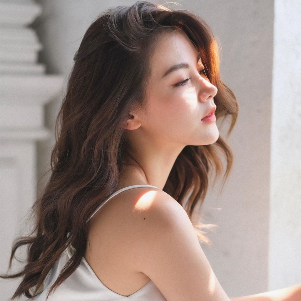 màu tóc nâu của Baifern Pimchanok màu tóc nâu của Baifern Pimchanok