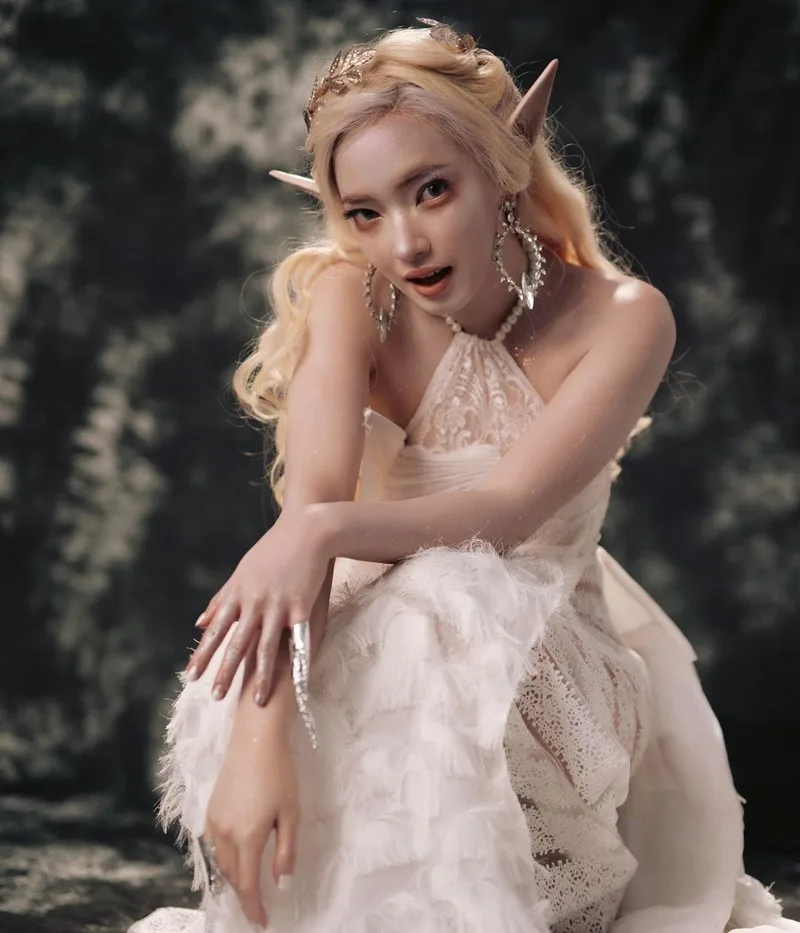Châu Bùi hóa thân yêu tinh mùa Halloween 2020