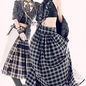 6 cách phối Chanel little black jacket
