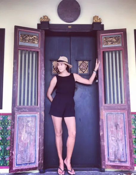 Lukkade gian di cung playsuit mau den