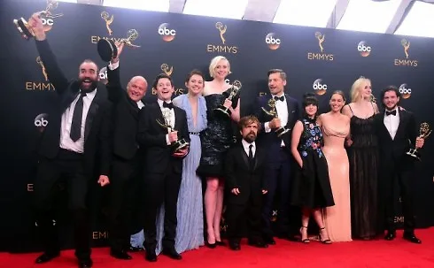 Game-of-Thrones-stars-at-emmy 1