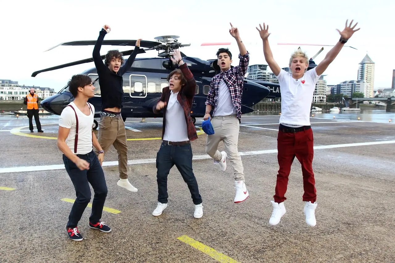 liam payne va one direction đi máy bay
