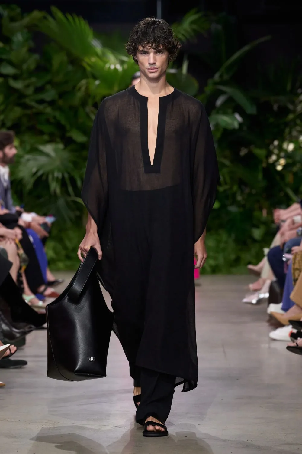 MK xuân hè 2023 look 20