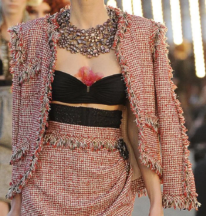 Vải tweed, chất liệu kinh điển trong mùa Thu-Đông: Thương hiệu Chanel.