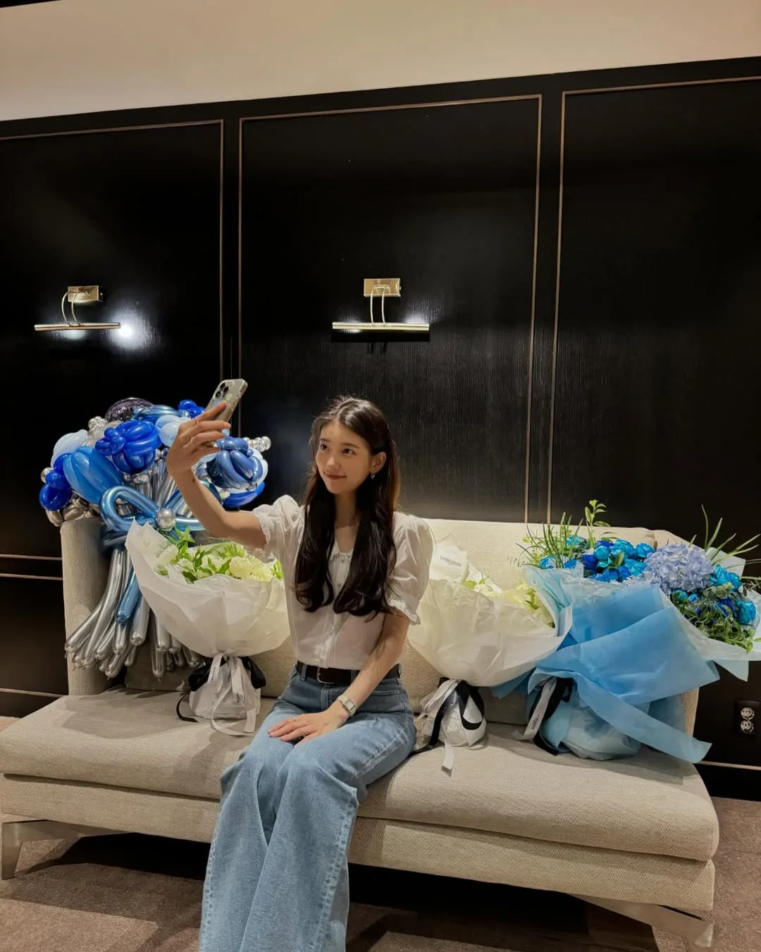 Suzy diện áo blouse